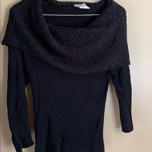Blouse/sweater with cowneck collar